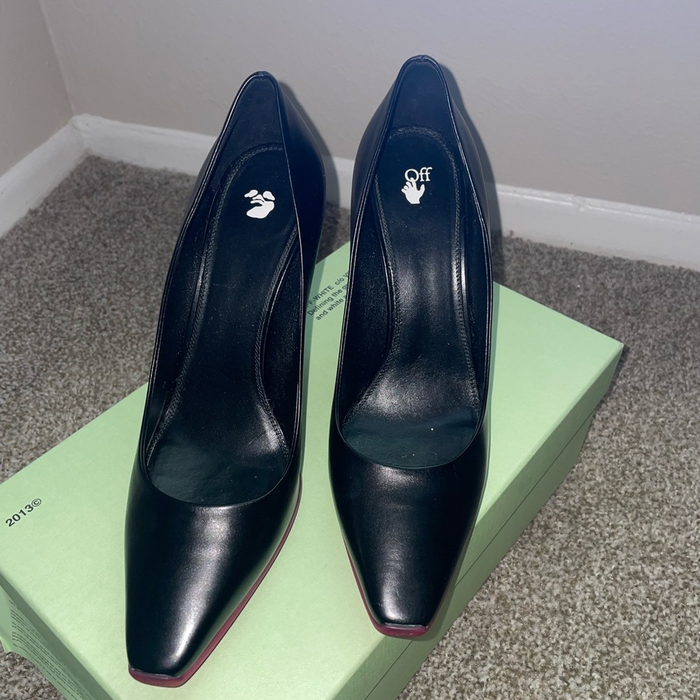 Off White Spike Pump